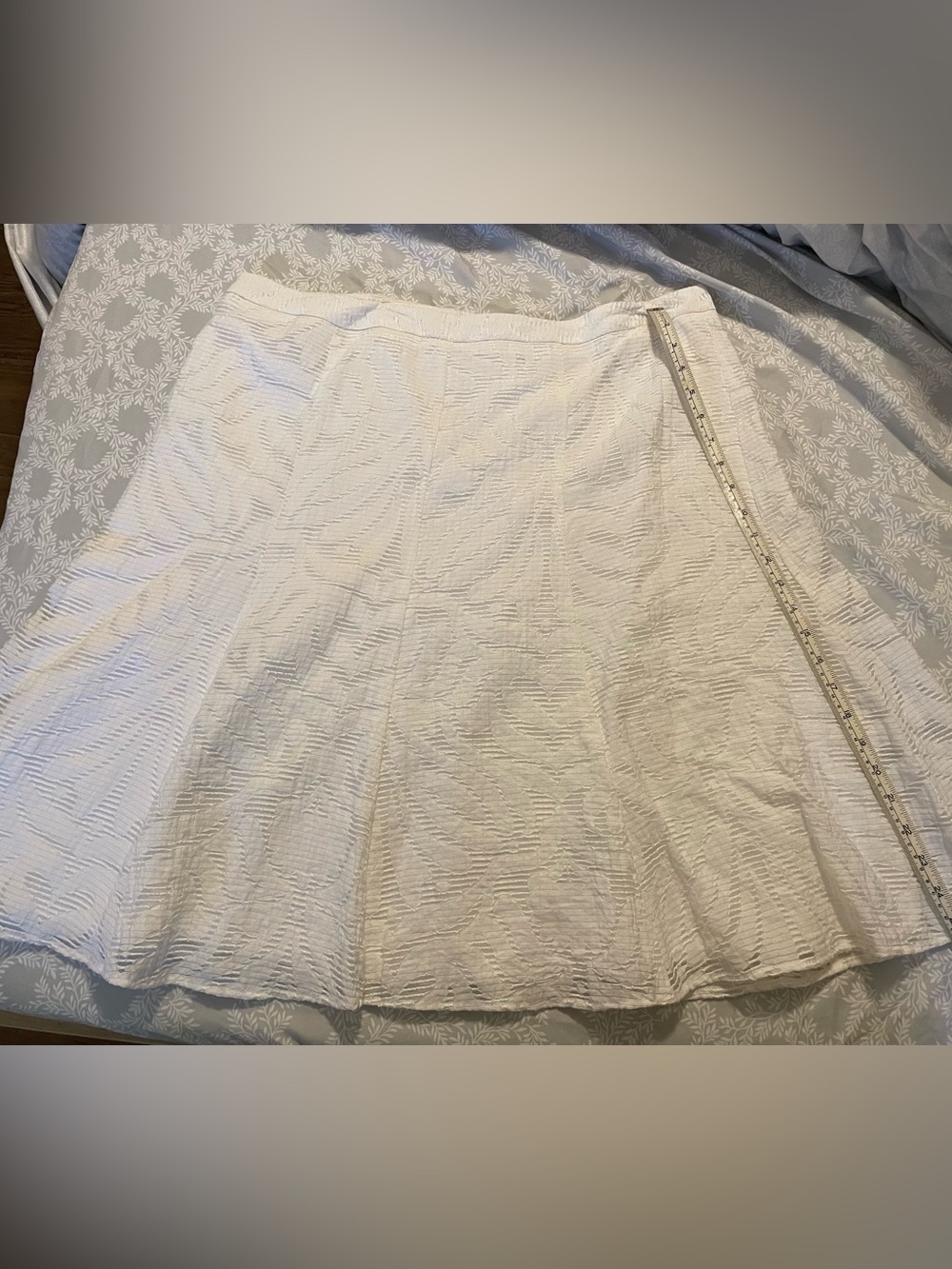 Liz Claiborne White Textured Skirt